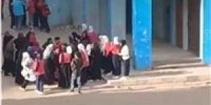 عاجل.. سقوط طالبة إعدادية من أعلى مدرسة في بشتيل بالجيزة.. و«التعليم» تعلق