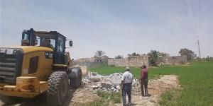 إزالة التعديات على أراضي أملاك الدولة والأراضي الزراعية بفانوس وقصر رشوان بالفيوم