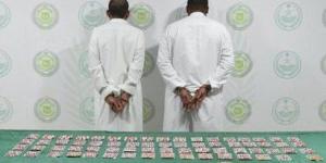 القبض على شخصين في تبوك لترويجهما الحشيش وأقراصًا خاضعة لتنظيم التداول الطبي