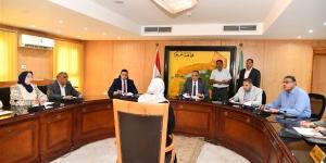 محافظ الفيوم يوجه بتوفير مساعدات مالية ومعاشات للحالات الأولى بالرعاية