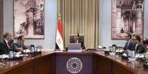 رئيس الوزراء يتابع تنفيذ برنامج الطروحات الحكومية في قطاعي البترول والأعمال العام