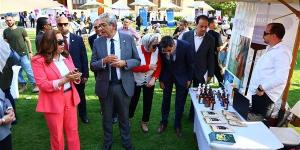 وزيرة التنمية المحلية وعميد كلية التعليم المستمر يتفقدان معرضي "أيادي مصر" وخريجات منحة AUC SHE Can