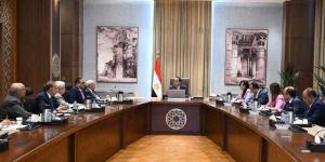 رئيس الوزراء يلتقي أعضاء اللجنة الاستشارية للشئون السياسية