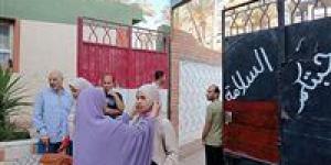 «افتح ودنك».. حقيقة الاستعانة بأطباء لكشف «سماعات الغش» بلجان الثانوية | خاص