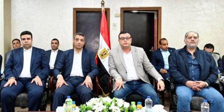 وزير الإسكان يعقد اجتماعًا بمقر جهاز مدينة السويس الجديدة لمتابعة المشروعات التنموية