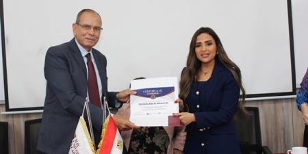 تكريم رئيس تحرير البوابة داليا عبد الرحيم من جامعة مايو بالقاهرة