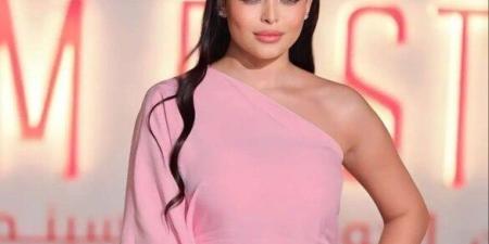 بعد اعتذار منة شلبي.. أسماء جلال تنضم لـ فيلم السلم والثعبان 2
