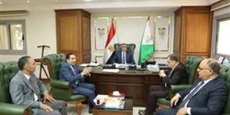 محافظ الجيزة يلتقي بأعضاء اللجنة العليا لتراخيص المحال في إطار فعاليات ورشة العمل الخاصة بتحديث منظومة تراخيص المحال العامة