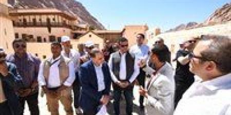 وزير الإسكان يزور "دير سانت كاترين" بمنطقة وادي الدير
