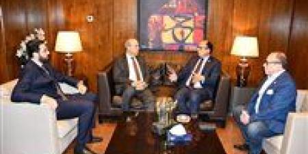 رئيس جامعة حلوان يلتقي وزير الطيران في مناقشة عن الأمن السيبراني