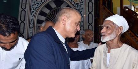 محافظ الأقصر يؤكد على حرمة القرآن الكريم ويستجيب لمطالب المصلين بمسجد الحجاجي