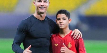 كريستيانو رونالدو يحتفل بمشاركة نجله الأولى مع منتخب البرتغال