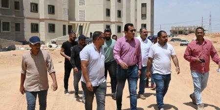 رئيس جهاز العاشر يتابع أعمال مشروع «الإسكان الأخضر» منخفض الدخل ويؤكد الالتزام بالجداول الزمنية وجودة التنفيذ