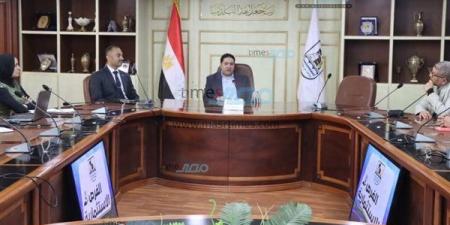 نائب محافظ بني سويف يعقد اجتماعًا لاستعراض الفرص الاستثمارية في بعض القطاعات