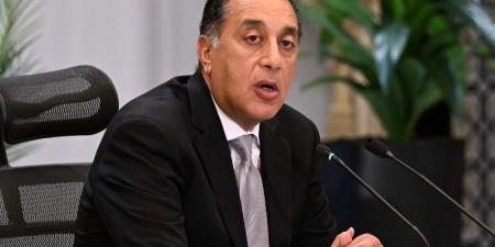 رئيس الوزراء يتابع جهود توفير مياه الشرب للمواطنين في عدد من المناطق بمحافظة البحر الأحمر