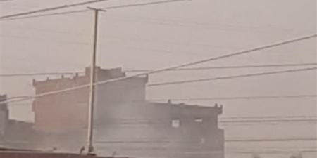 بالصور.. الحماية المدنية تتدخل لإخماد حريق مخلفات لأحد المزارع بأرض الكامب بالقناطر