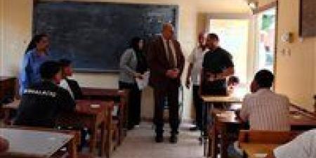 وكيل تعليم قنا يتفقد سير امتحانات الثانوي بقفط الثانوية المشتركة