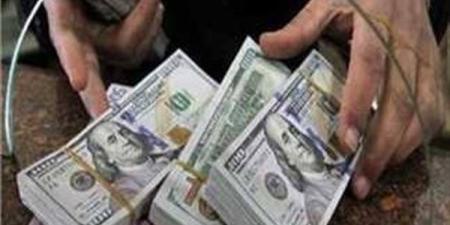 تراجع الدولار بعد رحلة الانتعاش بضغط من خفض التصنيف الائتماني لأمريكا والتوترات التجارية
