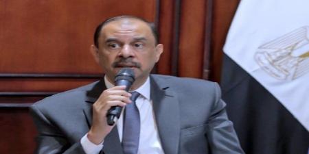 محافظ سوهاج يحيل مخالفات مناقصة توريد كاميرات مراقبة لصالح مديرية التعليم إلى النيابة