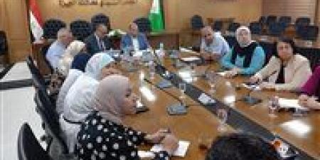 نائب محافظ الجيزة يناقش الخطوات التنفيذية لتطوير منطقة عزبة الصفيح بأبو رواش