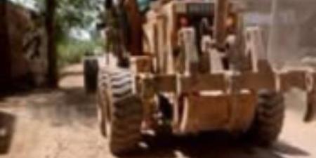 استجابة فورية لشكاوى المواطنين: تحسين طريق "إمليط - السوالم" بإيتاي البارود