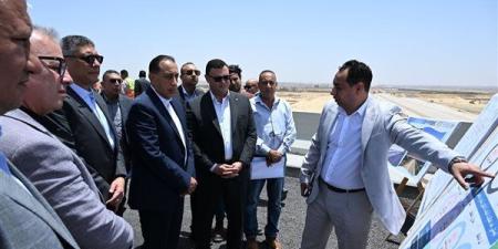 رئيس الوزراء يتابع موقف المشروعات الجارية بمنطقة "الحزام الأخضر" بأكتوبر.. صور