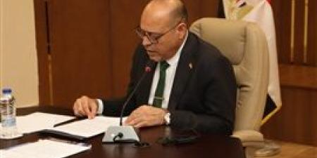 وزير العمل يعلن عن تطورات إيجابية بشأن العامل الذي تعرض لتعنيف من جانب صاحب عمل سعودي