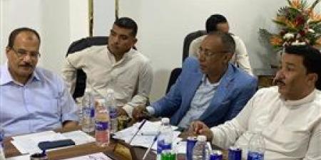 اجتماعا تنظيما مع قيادات حزب الجبهة لبحث عدد من الملفات والقضايا المجتمعية