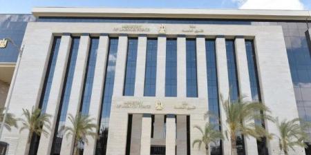 وزير العمل: بدء اختبارات كوادر مصرية للعمل فى صناعة الزجاج بشر