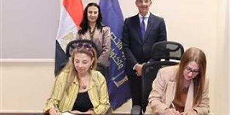 طلعت ومايا يشهدان توقيع اتفاقيات تعاون بين الاتصالات والتضامن الاجتماعي
