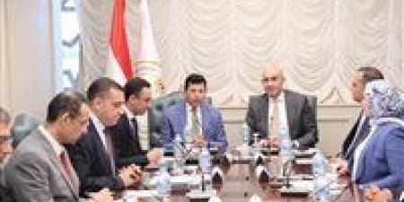 وزير التعليم يبحث مع وزير الرياضة سبل تعزيز التعاون بين الوزارتين لإطلاق دوري المدارس