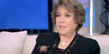 وصول جثمان الفنانة سميحة أيوب إلى مسجد الشرطة استعدادًا لصلاة الجنازة