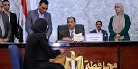 محافظ سوهاج يعقد اللقاء الجماهيري الأسبوعي للاستماع إلى شكاوى وطلبات المواطنين