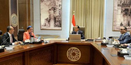 رئيس الوزراء يستعرض مع وزيرة البيئة حصاد عمل الوزارة