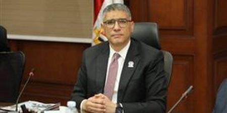 محافظ الجيزة يعقد لقاء الأسبوعي لبحث الشكاوى والطلبات المقدمة من المواطنين