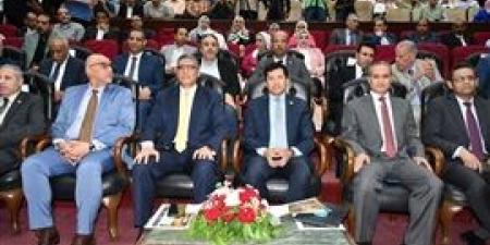 محافظ الجيزة يشهد حفل ختام مسابقة "العمل الأول للموهوبين" ويكرم الفائزين في المجالات الأدبية بالتعاون مع مؤسسة دار المعارف