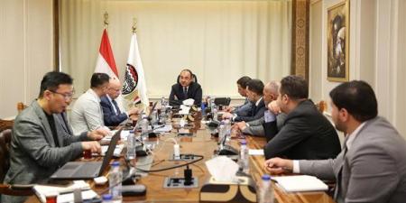 وزير قطاع الأعمال: انفتاح كامل على الشراكة مع القطاع الخاص لتوطين صناعة الغزل والنسيج