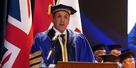 الحكومة البريطانية تعلن حصول رئيس الجامعة البريطانية في مصر على وسام شرف ملكي