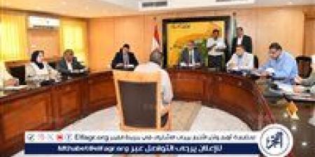 خلال اللقاء الدوري لخدمة المواطنين.. محافظ الفيوم يوجه بتوفير مساعدات مالية وطبية ومعاشات للأسر الأولى بالرعاية
