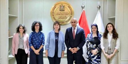 رئيس الوزراء يجتمع مع أعضاء اللجنة الاستشارية للتنمية العمرانية وتصدير العقار