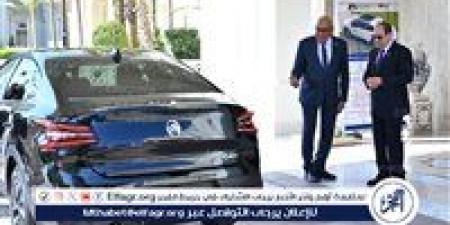 الرئيس السيسي يتفقد سيارات "سيتروين C4X" المصنعة محليًا.. ويؤكد دعم توطين الصناعة وزيادة التصدير