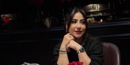بوسي تخطف الأنظار بأناقتها في أحدث جلسة تصوير| صور