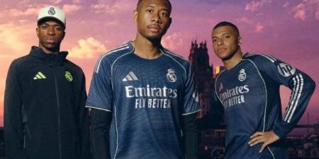 ريال مدريد يعلن عن قميصه الاحتياطي للموسم الجديد 2025-2026