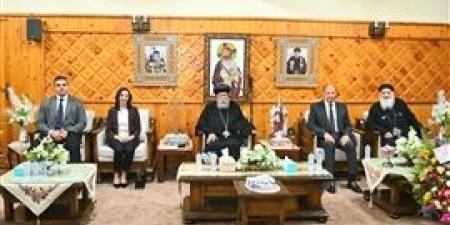 محافظ البحيرة ومدير الأمن يقدمان التهنئة للأنبا إيلاريون لتجليسه أسقفا لإيبارشية البحيرة وتوابعها