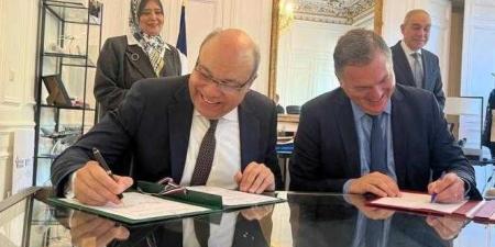 وزير الطيران المدني المصري ووزير النقل الفرنسي يوقعان اتفاقية ترتيبات فنية لتعزيز التعاون في مجالات الطيران المدني المختلفه