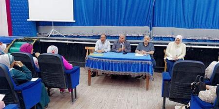 مدير تعليم الفيوم يناقش خطط التربية الاجتماعية والاتحادات الطلابية للأنشطة الصيفية