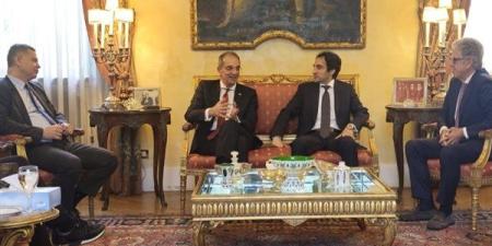 وزير الاتصالات يبحث مع مسئولى الشركات التكنولوجية العالمية توسع استثماراتها فى مصر