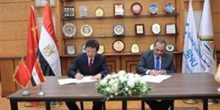 رئيسا جامعتي بنها يستقبلان وفدًا من جامعة ووهان للتكنولوجيا الصينية