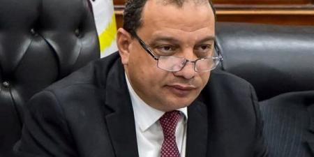 رئيس جامعة بني سويف يستعرض إنجازات مركز الإنتاج خلال عام