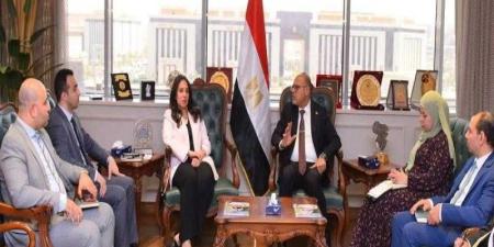 وزير العمل يستعرض مع وفد ”إبدأ لتنمية المشروعات” ما تم إنجازه في تطوير 5 مراكز تدريب مهني بالمحافظات
